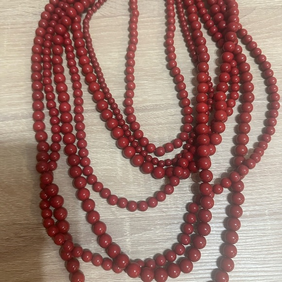 Jewelry - Elegant Red Beaded Necklace